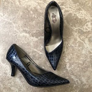 Torrid blue croc print pumps 7w